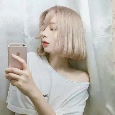 她自林中来